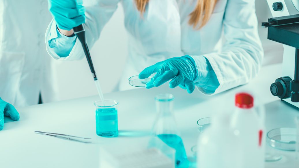 ?；穼嶒炇冶O(jiān)控安裝